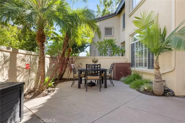 MLS: OC23183923 Condo For Sale