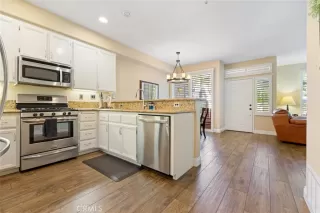 Photo #6: OC23183923 Listing 