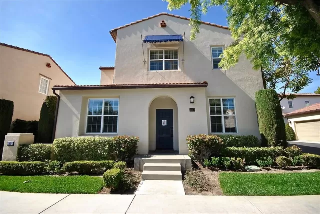 MLS: OC23184153 Condo For Sale