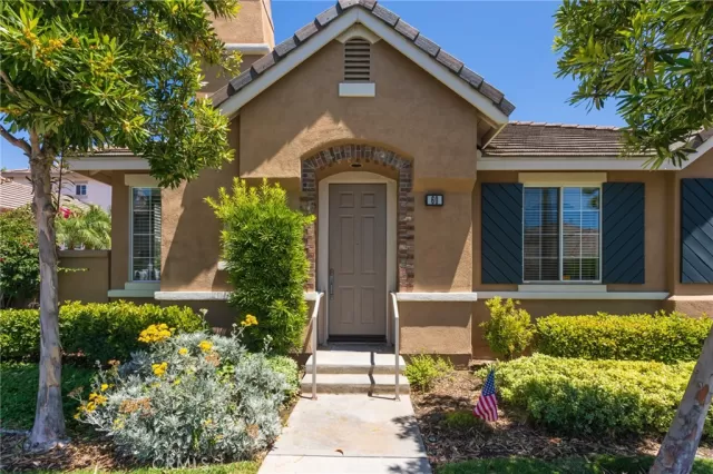 MLS: OC23184323 Condo For Sale