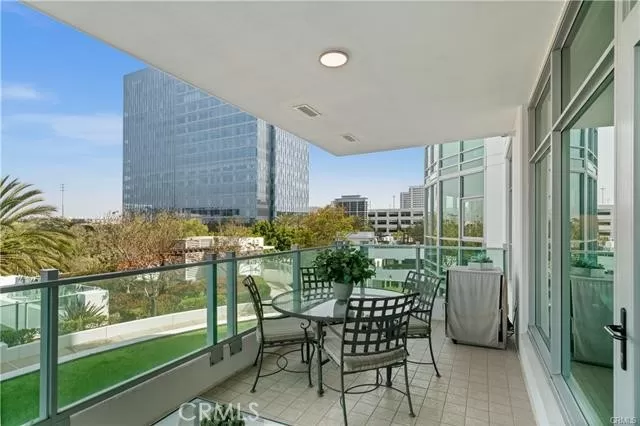 MLS: OC23184360 Condo For Sale