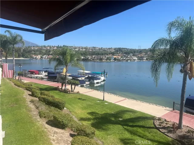 MLS: OC23184577 Condo For Sale