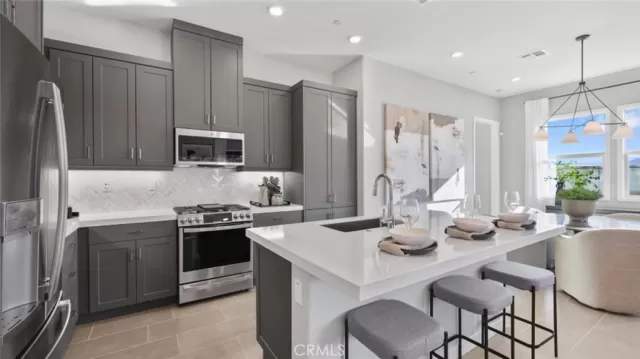 MLS: OC23184598 Condo For Sale