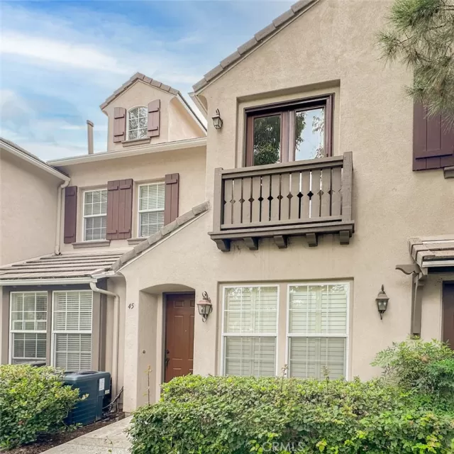 MLS: OC23184691 Condo For Sale