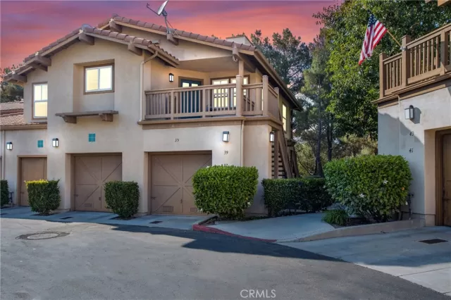 MLS: OC23184838 Condo For Sale