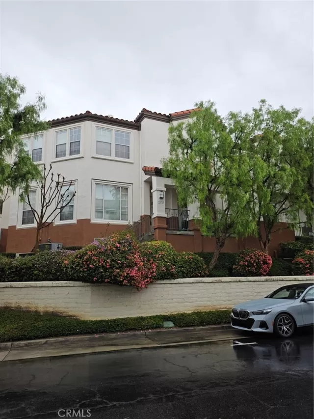 MLS: OC23185168 Condo For Sale