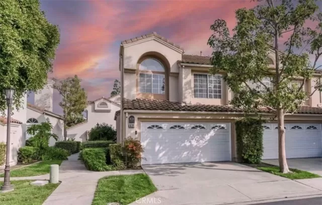 MLS: OC23185388 Condo For Sale