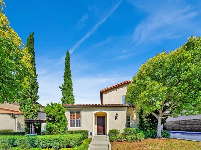 MLS: OC23185393 Condo For Sale