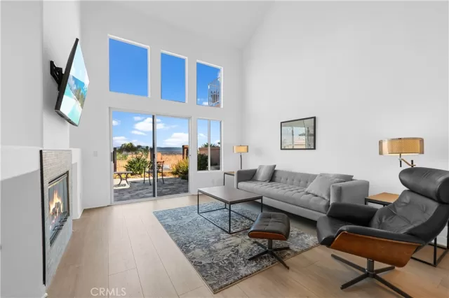 MLS: OC23185661 Condo For Sale