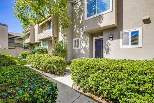 MLS: OC23185750 Condo For Sale