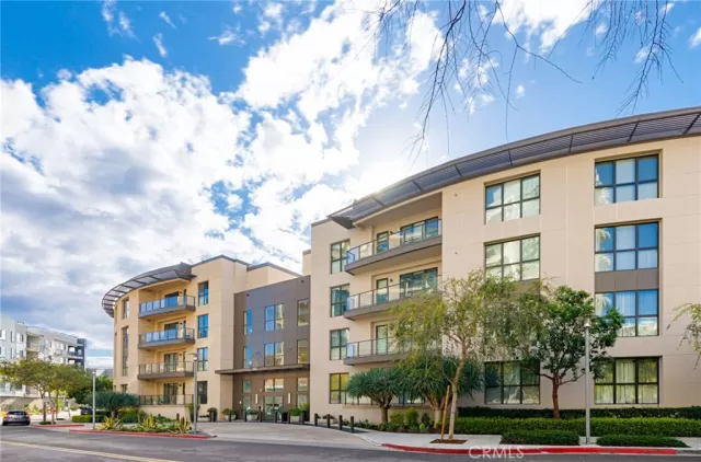MLS: OC23185969 Condo For Sale