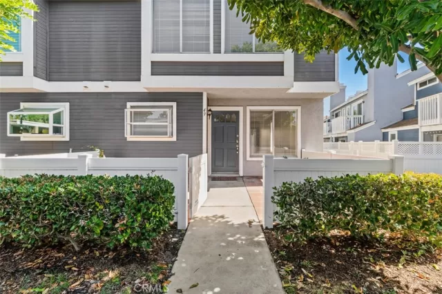 MLS: OC23186080 Condo For Sale