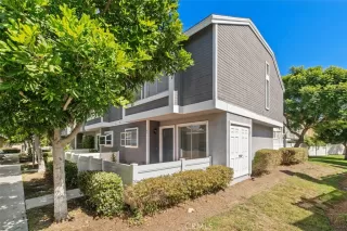 Photo #2: OC23186080 Listing