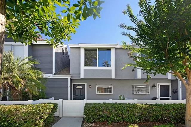 MLS: OC23186112 Condo For Sale