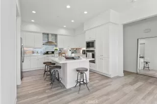 Photo #3: OC23186125 Listing 