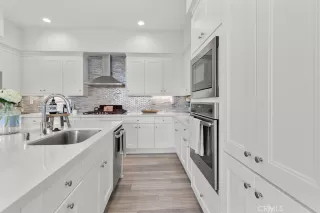 Photo #4: OC23186125 Listing 