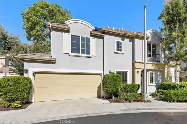 MLS: OC23186456 Condo For Sale