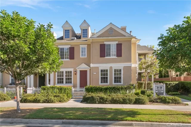 MLS: OC23186577 Condo For Sale