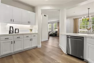 Photo #4: OC23186577 Listing 