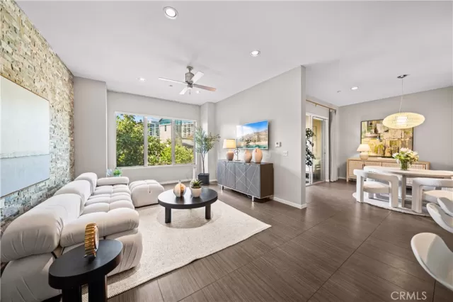 MLS: OC23186671 Condo For Sale