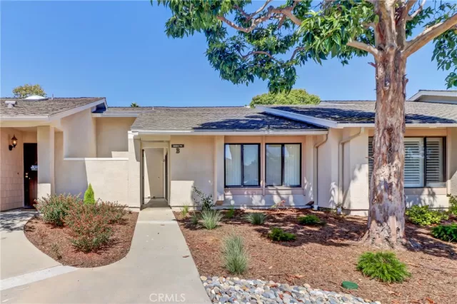 MLS: OC23186690 Condo For Sale