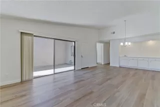 Photo #4: OC23186690 Listing