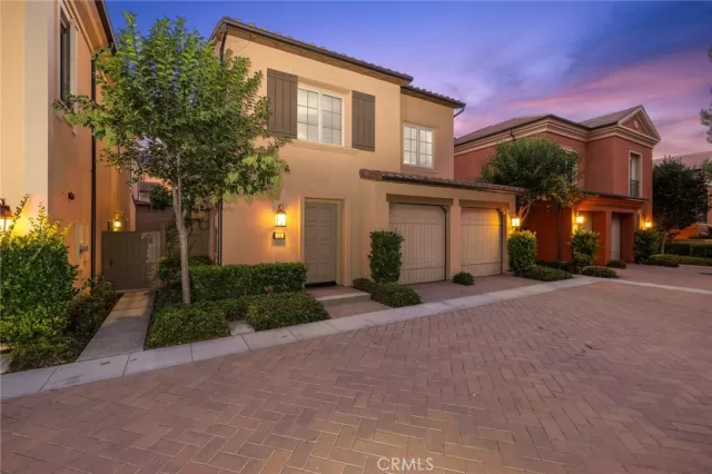 MLS: OC23187280 Condo For Sale