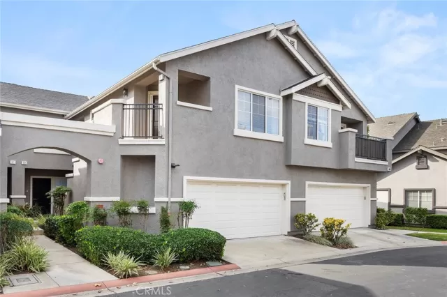 MLS: OC23187313 Condo For Sale