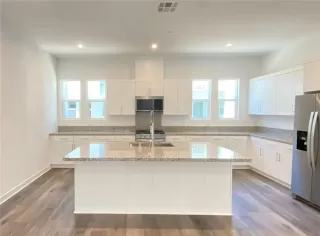 Photo #6: OC23187322 Listing 