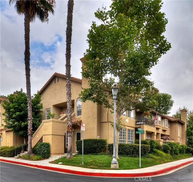 MLS: OC23187476 Condo For Sale