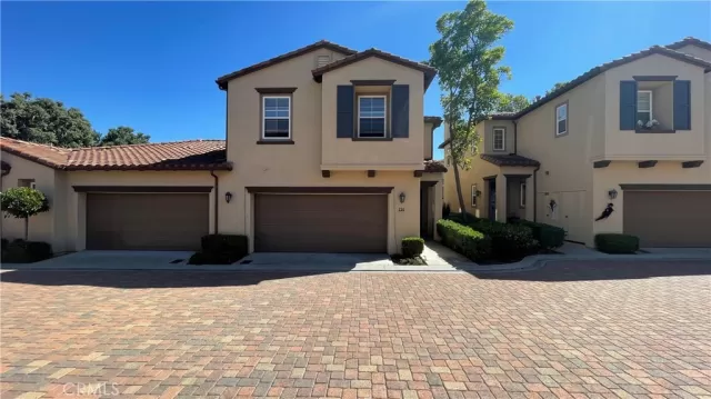 MLS: OC23187640 Condo For Sale