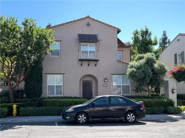 MLS: OC23187680 Condo For Sale