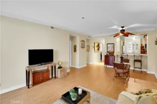 Photo #4: OC23187876 Listing 