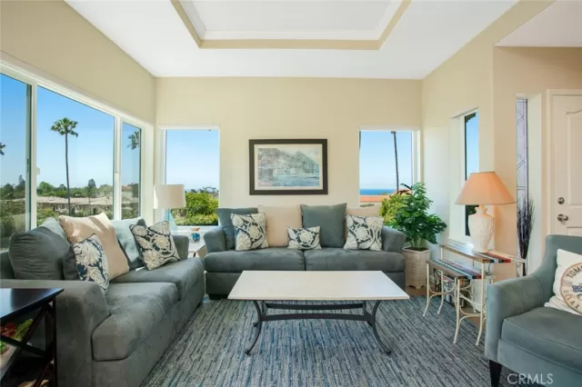 MLS: OC23187902 Condo For Sale