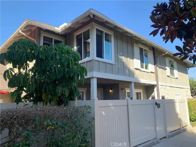 MLS: OC23187984 Condo For Sale