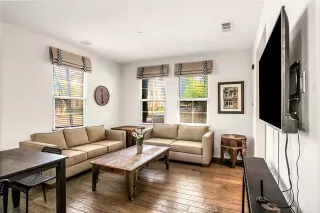 Photo #3: OC23188096 Listing