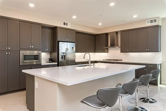 MLS: OC23188551 Condo For Sale