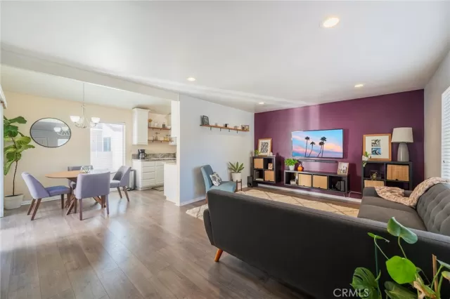 MLS: OC23188750 Condo For Sale