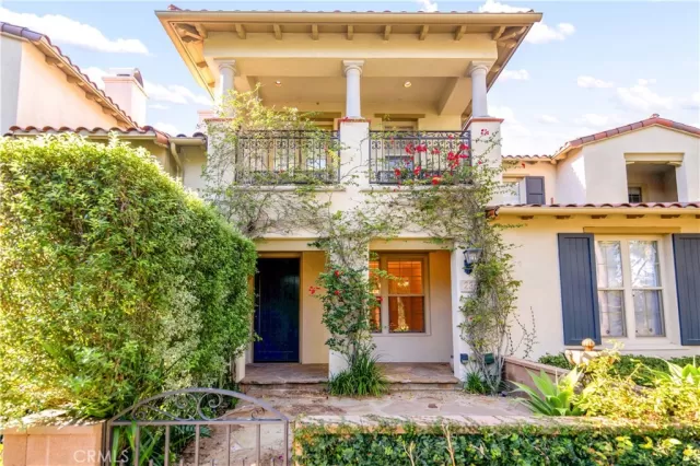 MLS: OC23188752 Condo For Sale