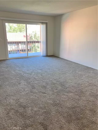 Photo #6: OC23189106 Listing 