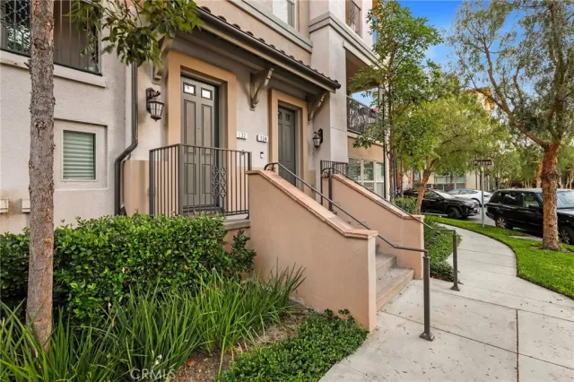 MLS: OC23189253 Condo For Sale