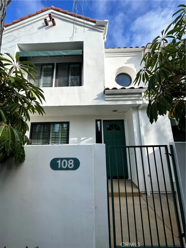 MLS: OC23189625 Condo For Sale