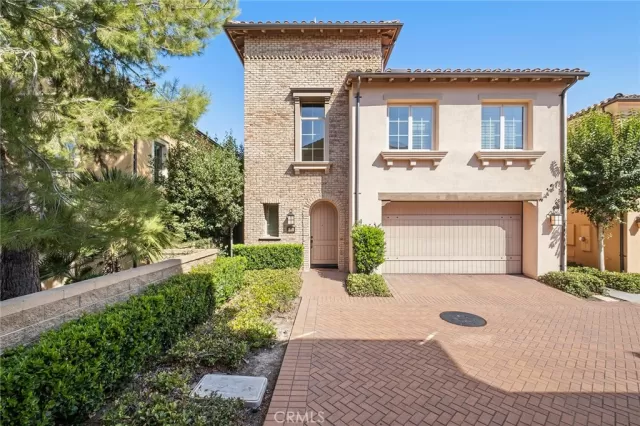 MLS: OC23189865 Condo For Sale