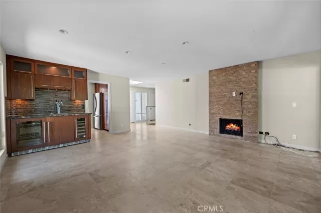 MLS: OC23190003 Condo For Sale