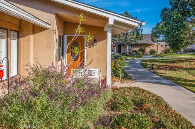 MLS: OC23190049 Condo For Sale