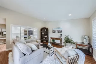 Photo #2: OC23190049 Listing