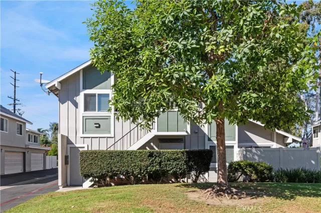 MLS: OC23190060 Condo For Sale