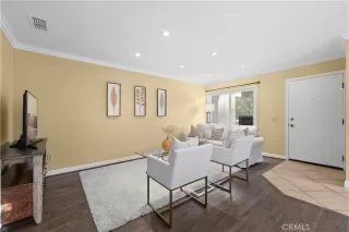 Photo #5: OC23190060 Listing