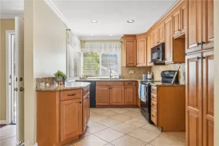 Photo #6: OC23190060 Listing