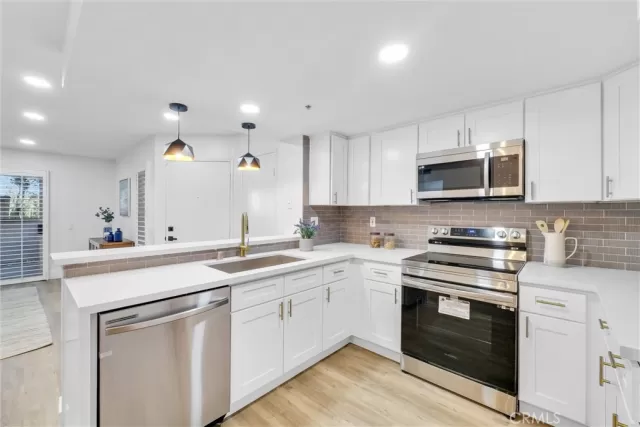 MLS: OC23190073 Condo For Sale